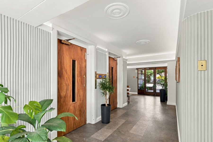 1 Bedroom Property for Sale in Rondebosch Village Western Cape